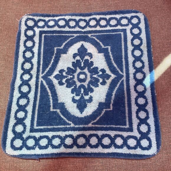 Vintage 70's Fieldcrest Sculpted Washcloth Blue USA Floral - Picture 1 of 7